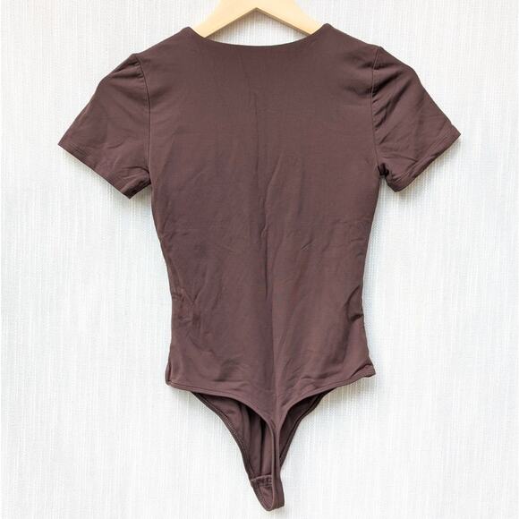 Aritzia Babaton Brown Contour Crewneck Short Sleeve Bodysuit, size S - Picture 2 of 8